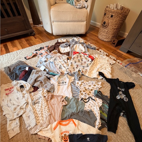 Mixed Clothing Bundle - Picture 11 of 11